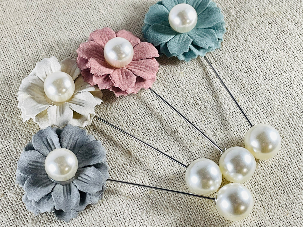 Brooches and other accessories