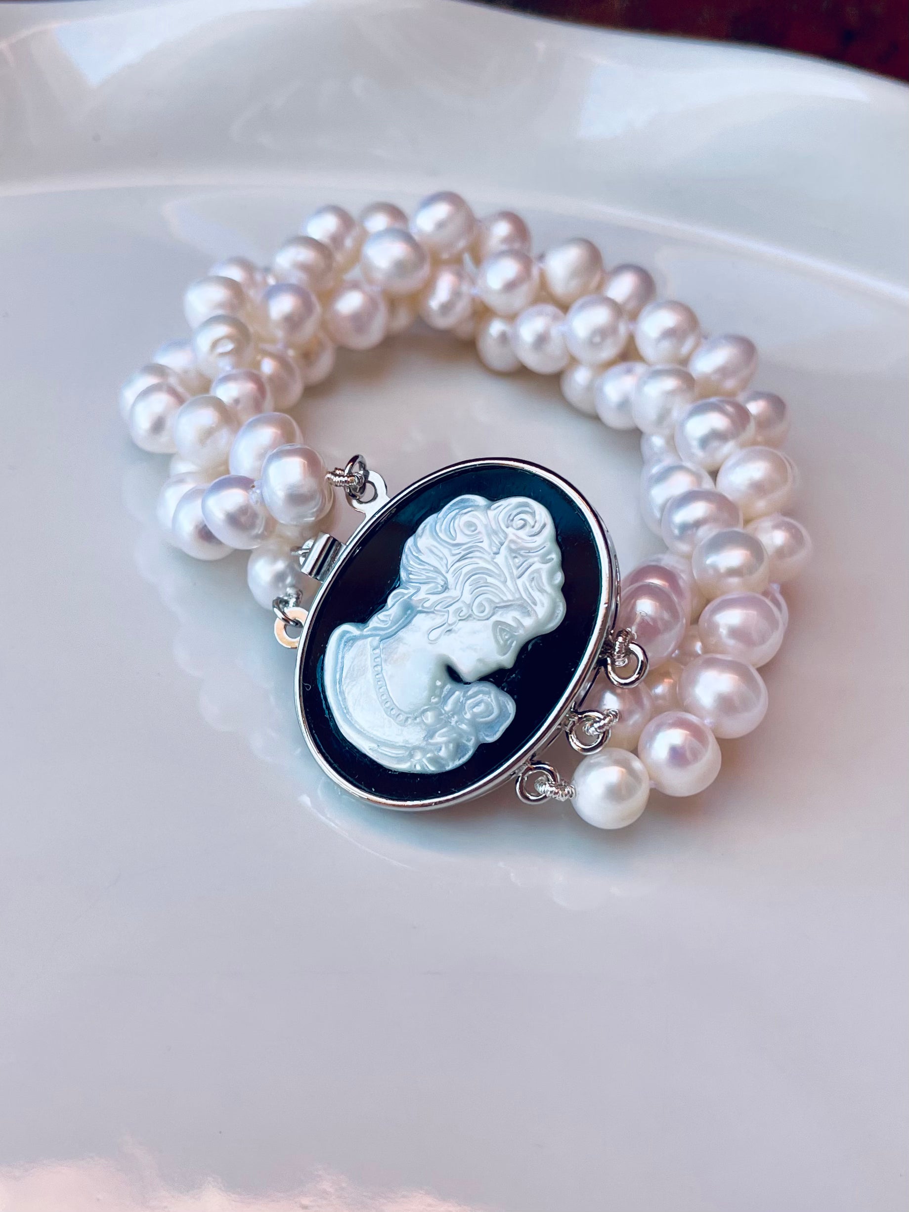 Cameo triple strand white pearl bracelet – The Pearl Lady display picture 1