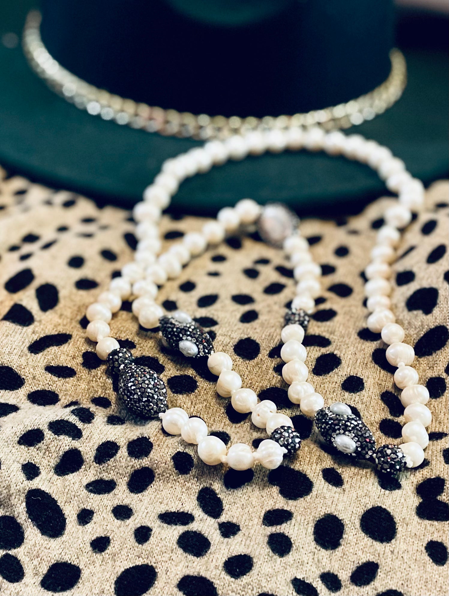 Glam me up! Pearl and pavé Necklace