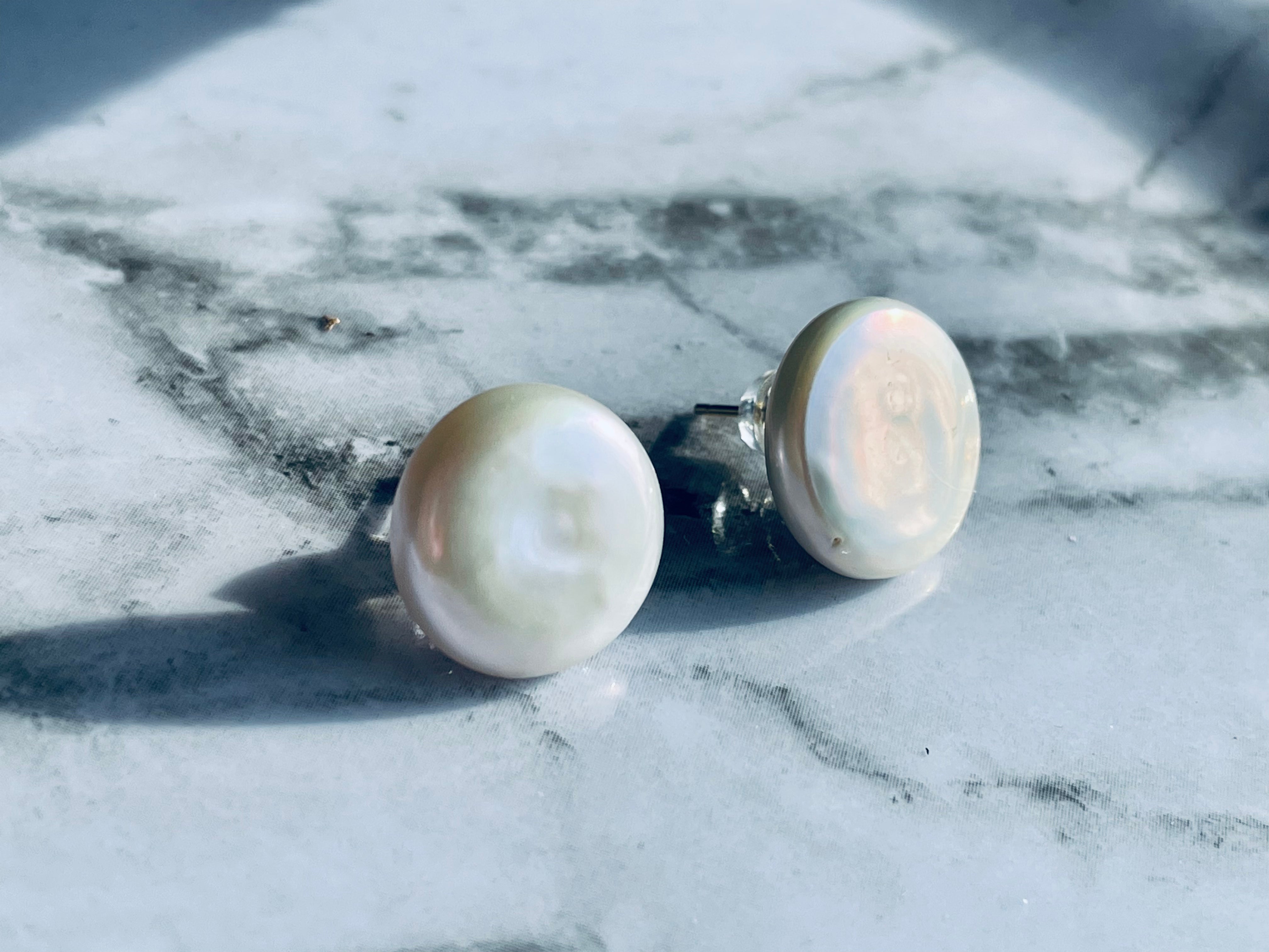 Flat pearl best sale stud earrings