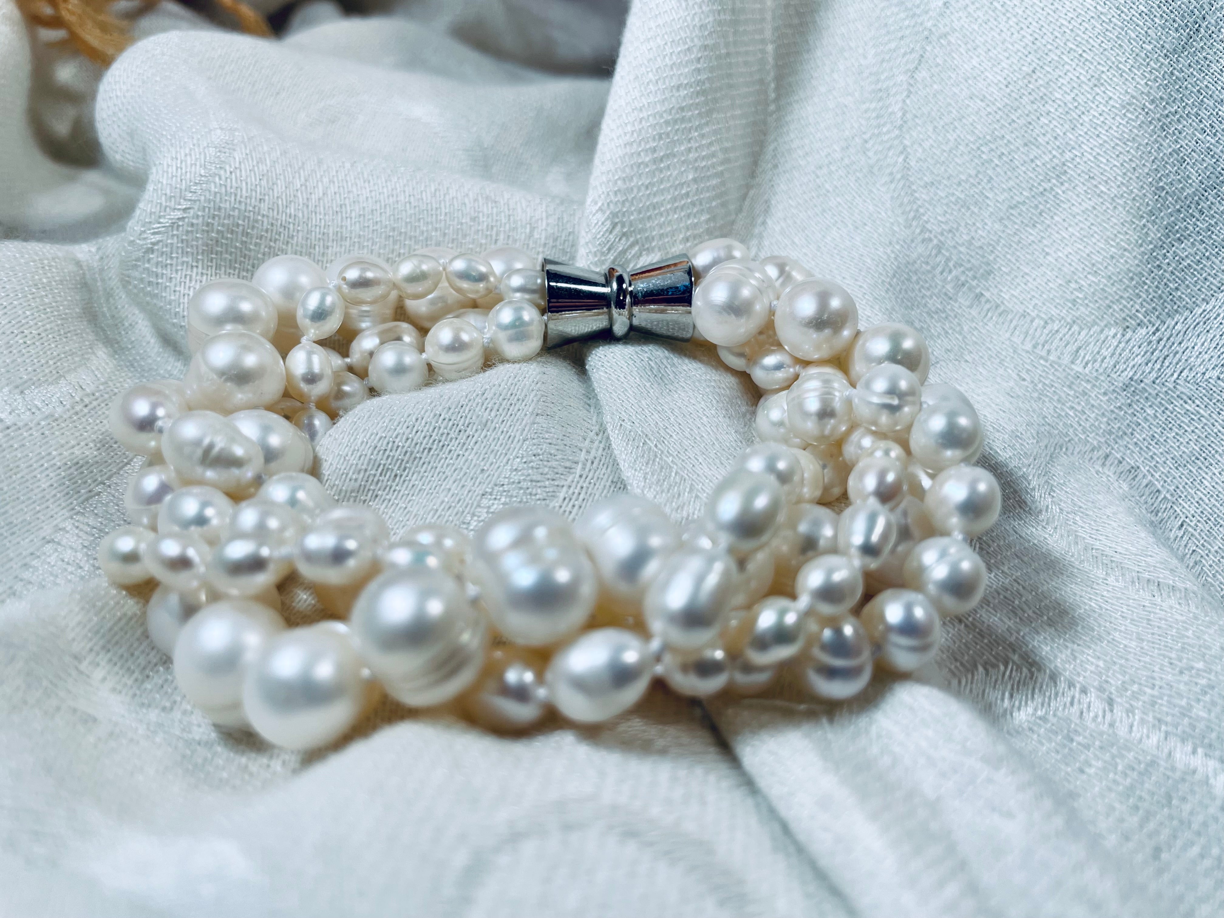 4 strand white pearl bracelet with Magnetic clasp