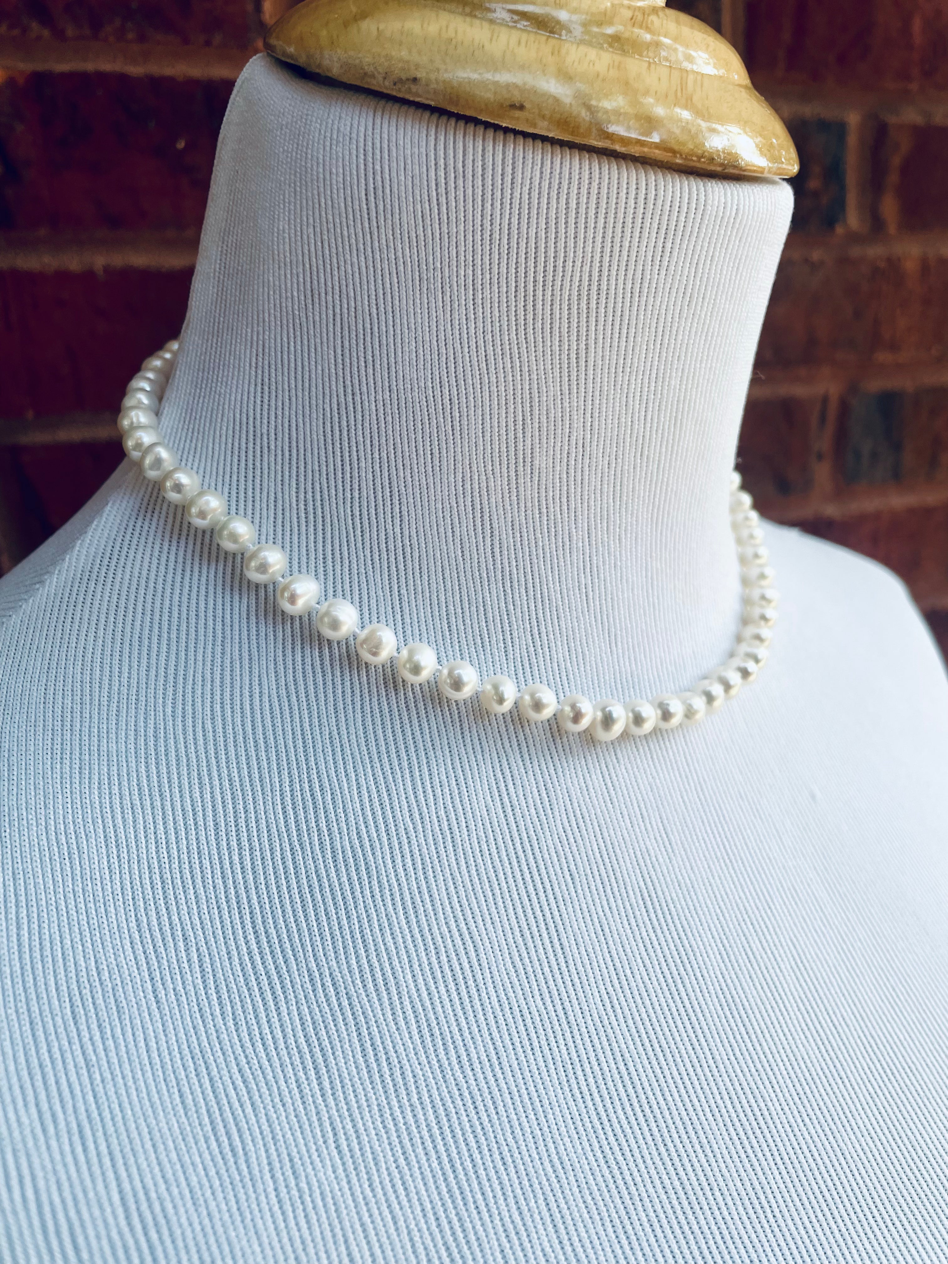 Young ladies simple pearl necklace-16”-18” loop
